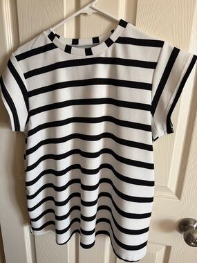 SHEIN Black & White Striped Short Sleeve Tee